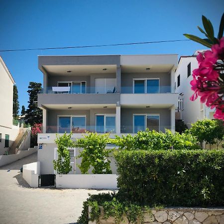Apartments Luna Новаля Екстериор снимка