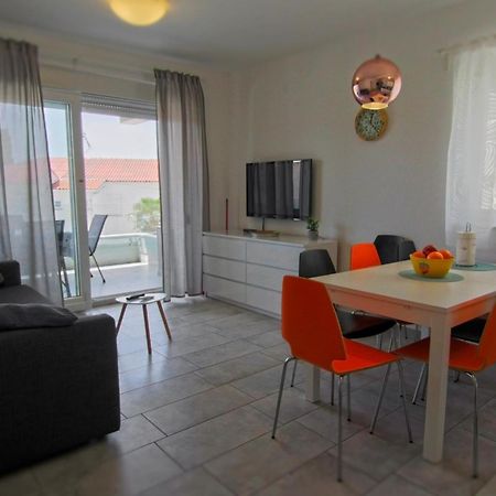 Apartments Luna Новаля Екстериор снимка