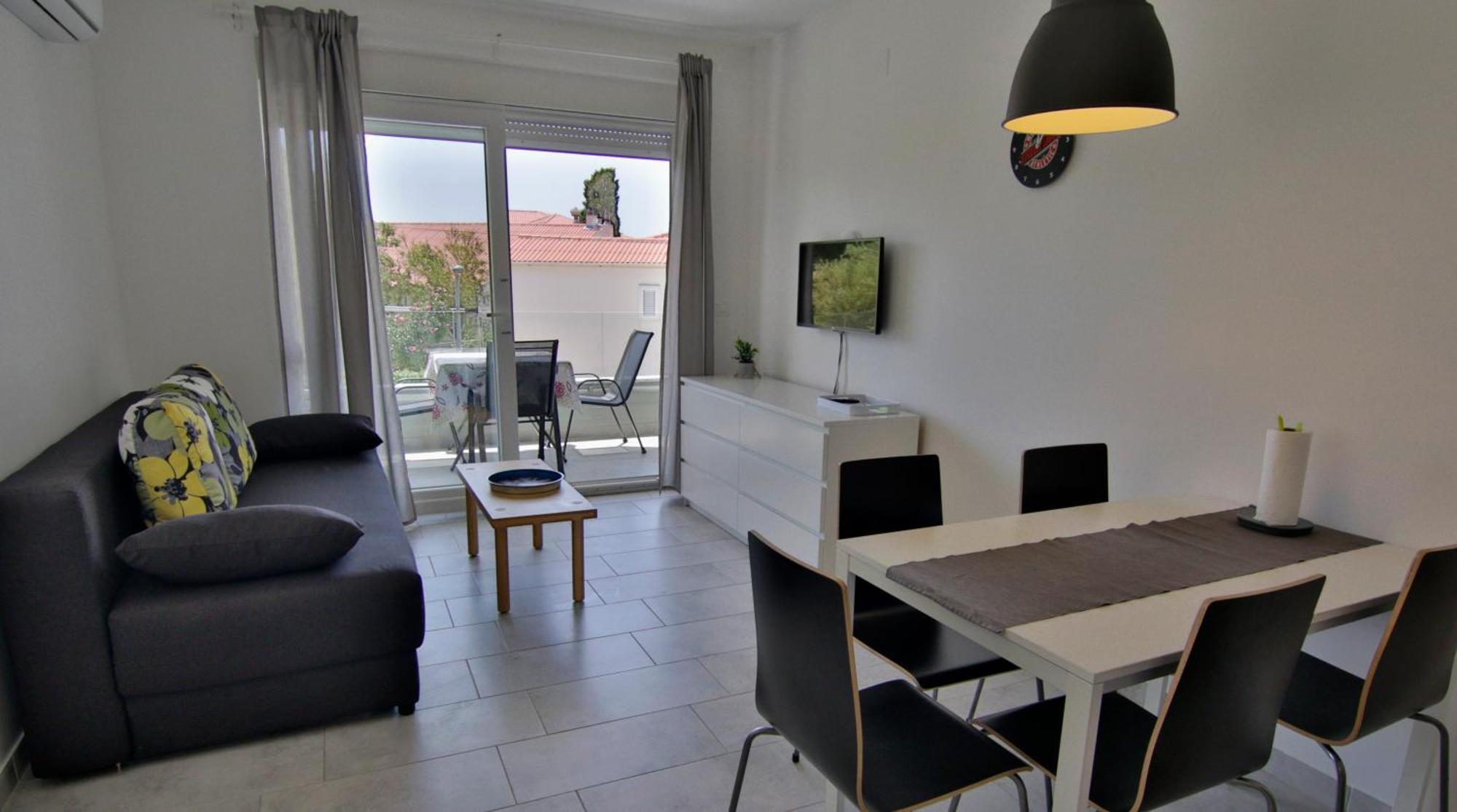 Apartments Luna Новаля Екстериор снимка
