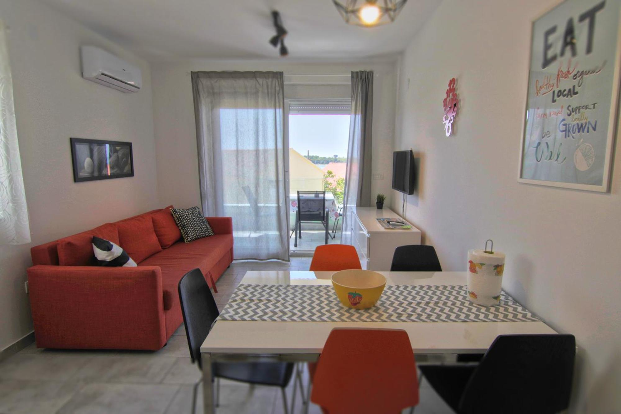 Apartments Luna Новаля Екстериор снимка