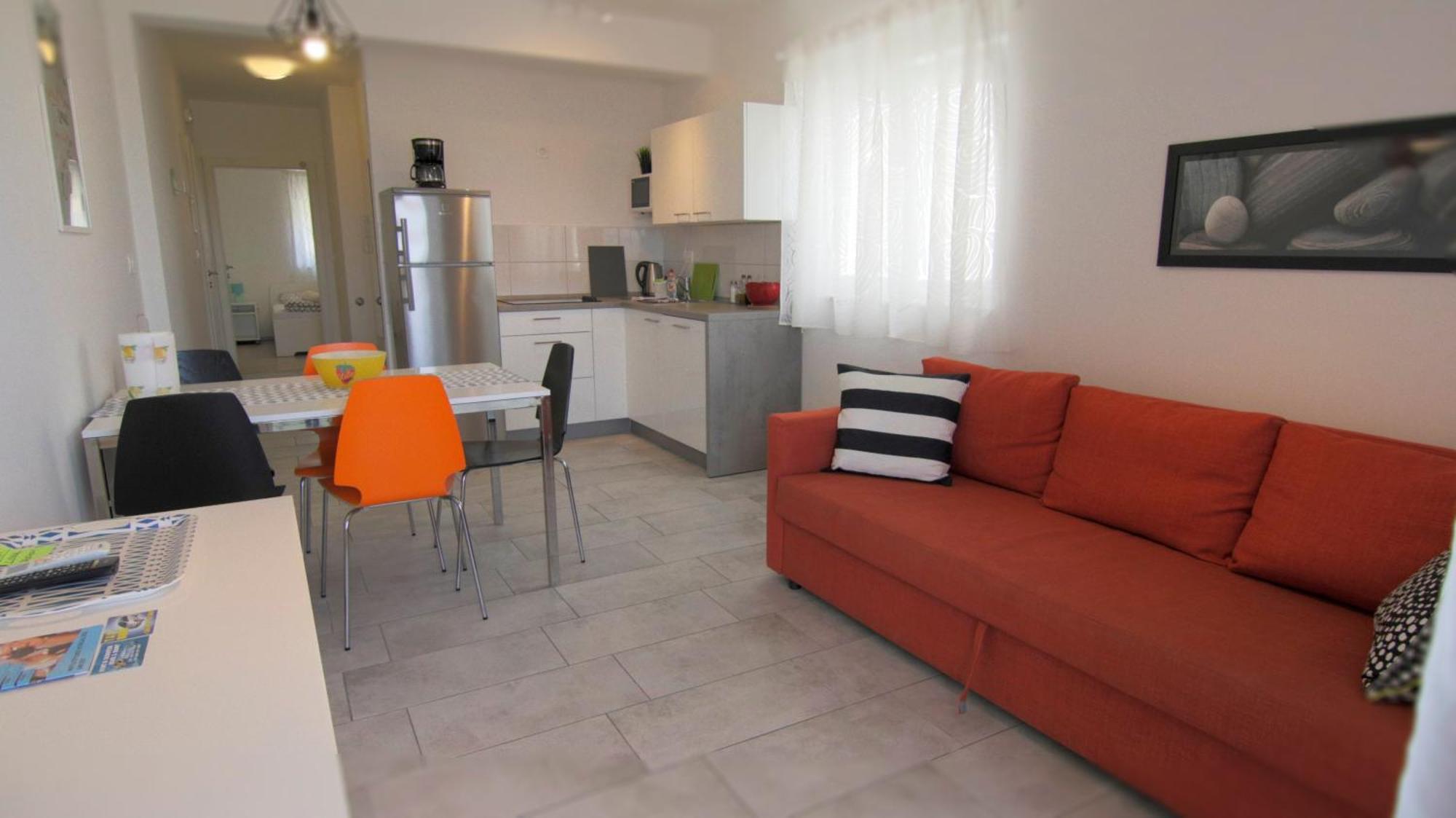 Apartments Luna Новаля Екстериор снимка