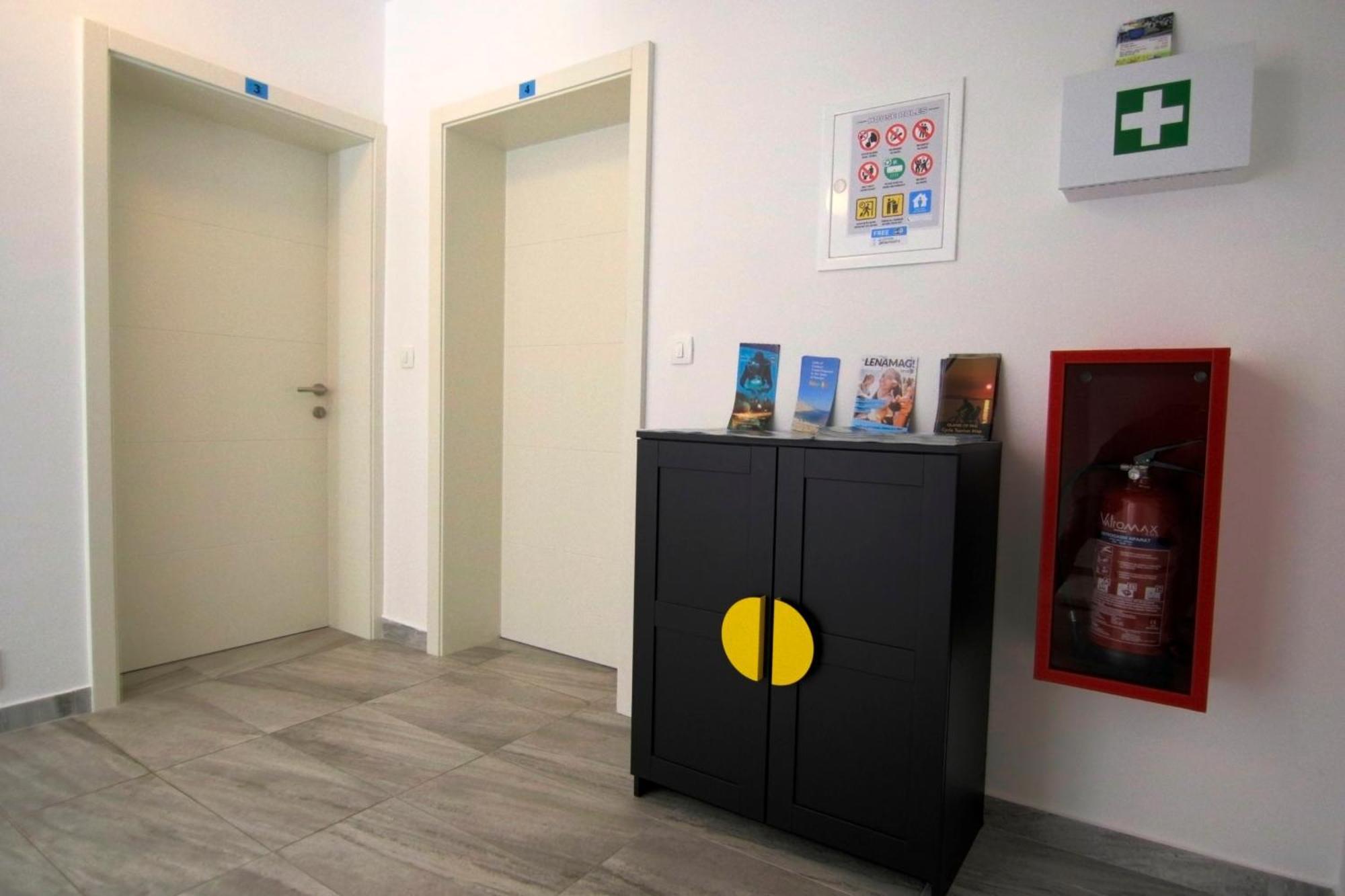 Apartments Luna Новаля Екстериор снимка
