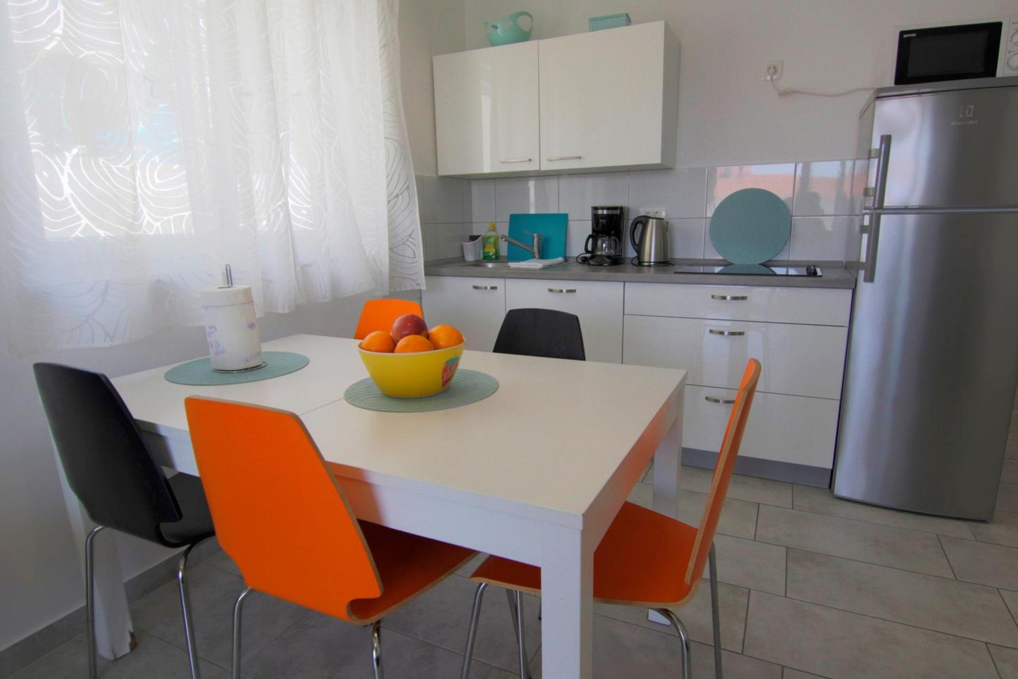 Apartments Luna Новаля Екстериор снимка