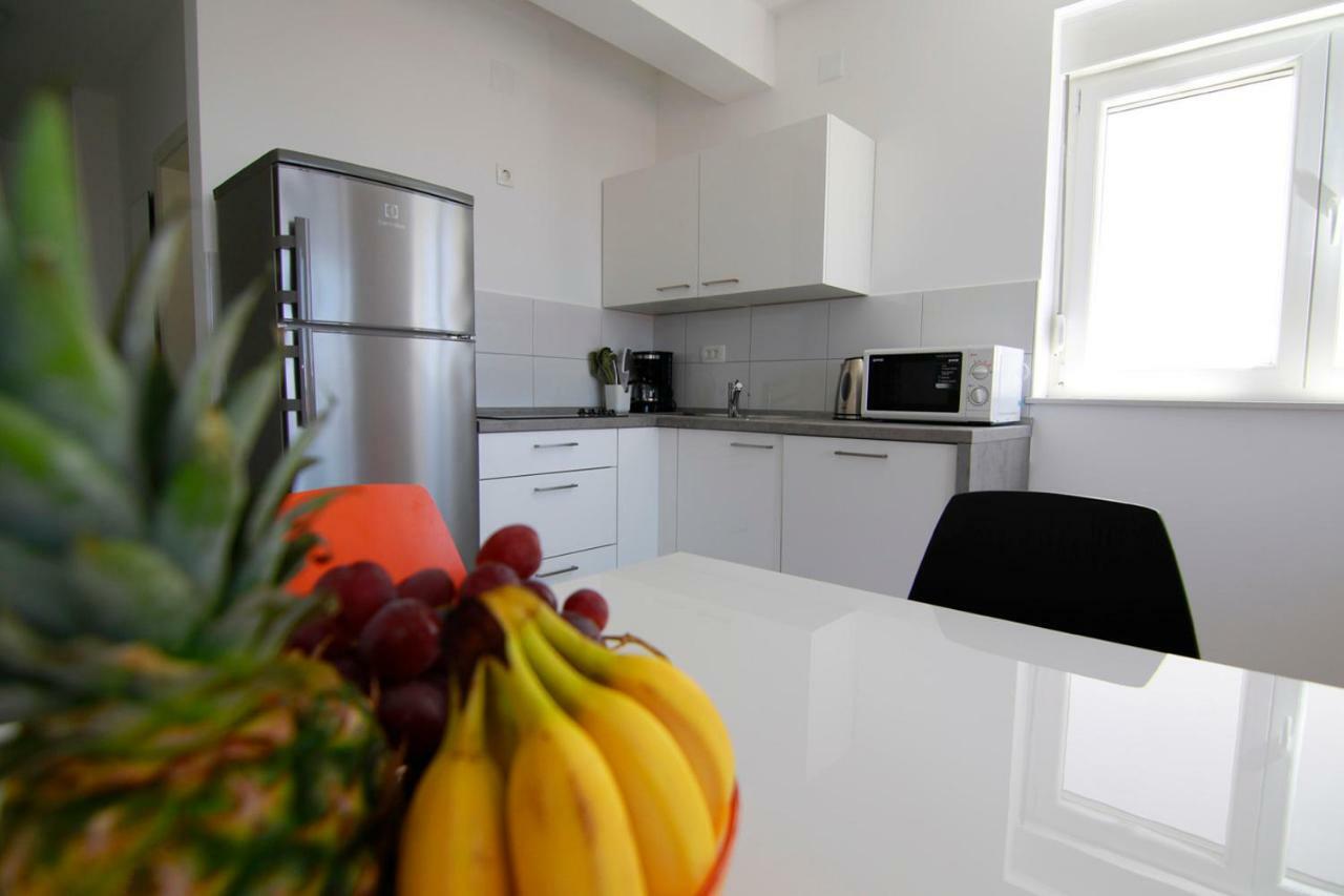 Apartments Luna Новаля Екстериор снимка