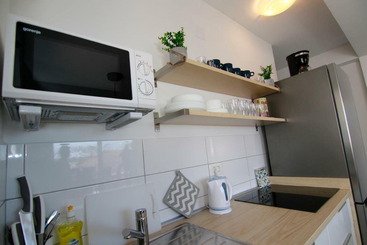 Apartments Luna Новаля Екстериор снимка