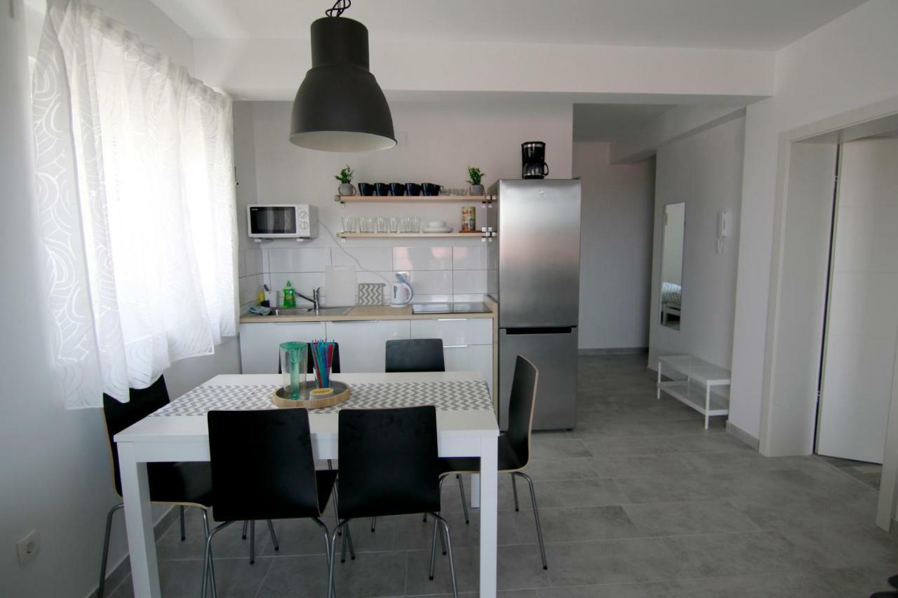 Apartments Luna Новаля Екстериор снимка