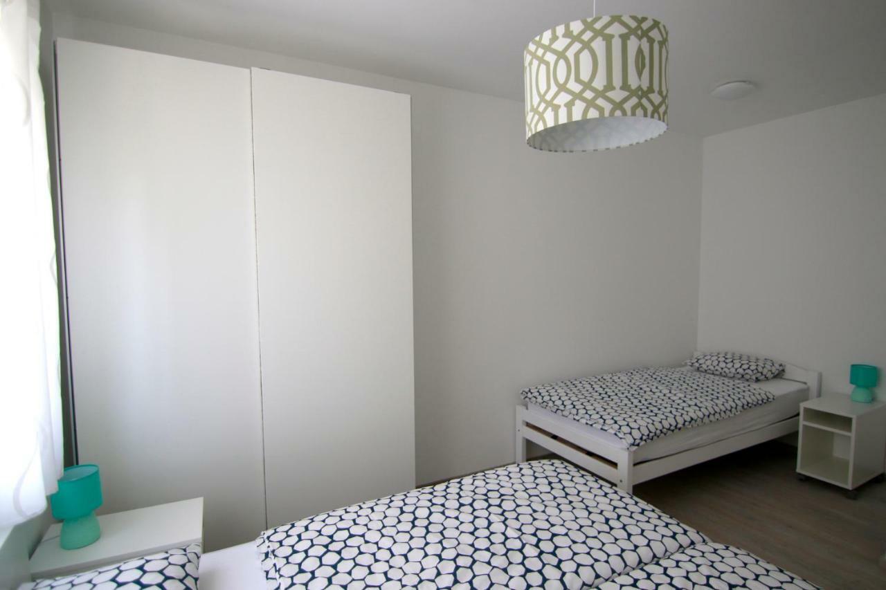 Apartments Luna Новаля Екстериор снимка