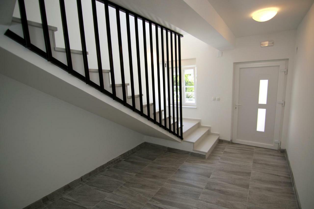 Apartments Luna Новаля Екстериор снимка
