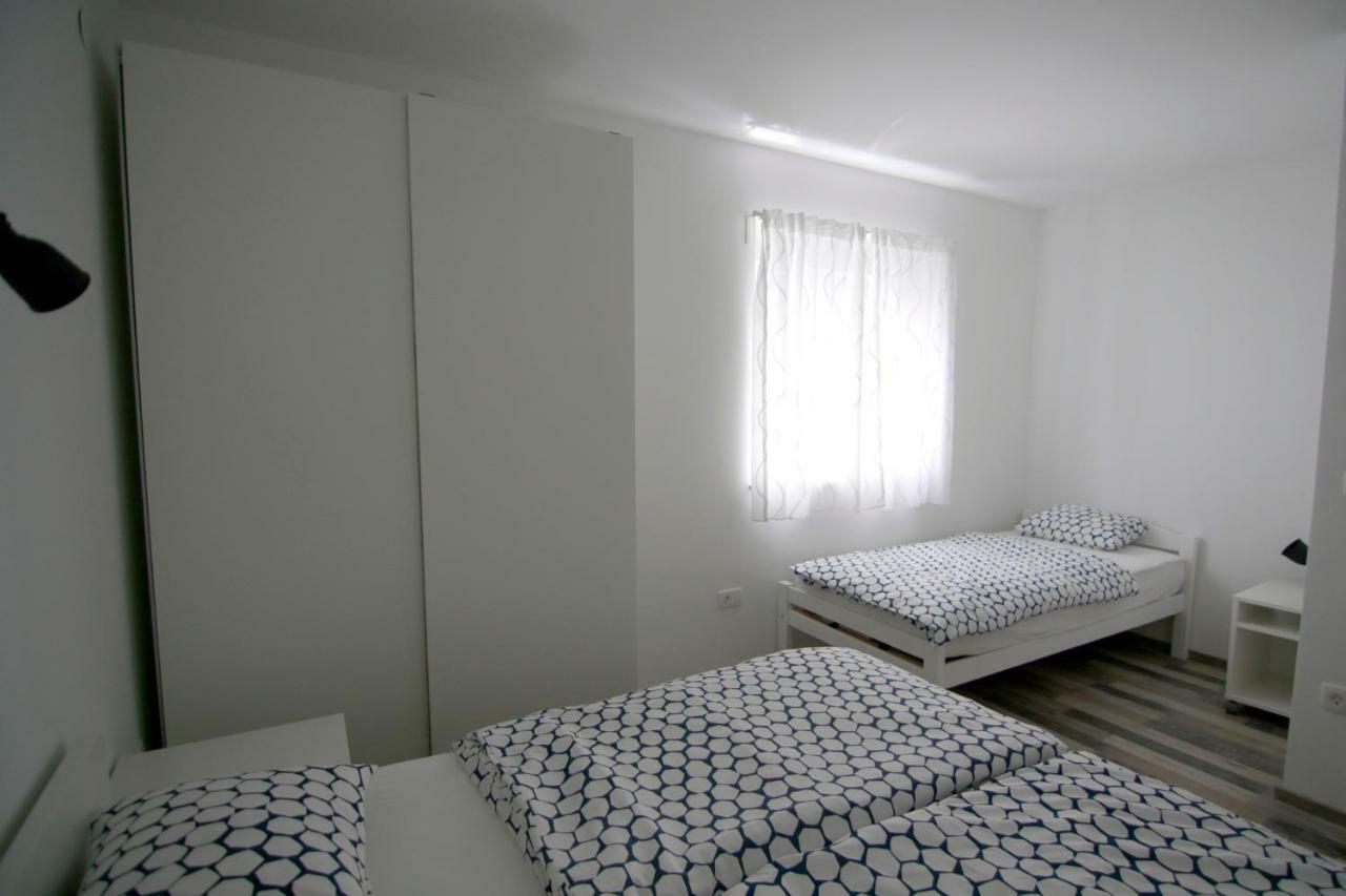 Apartments Luna Новаля Екстериор снимка