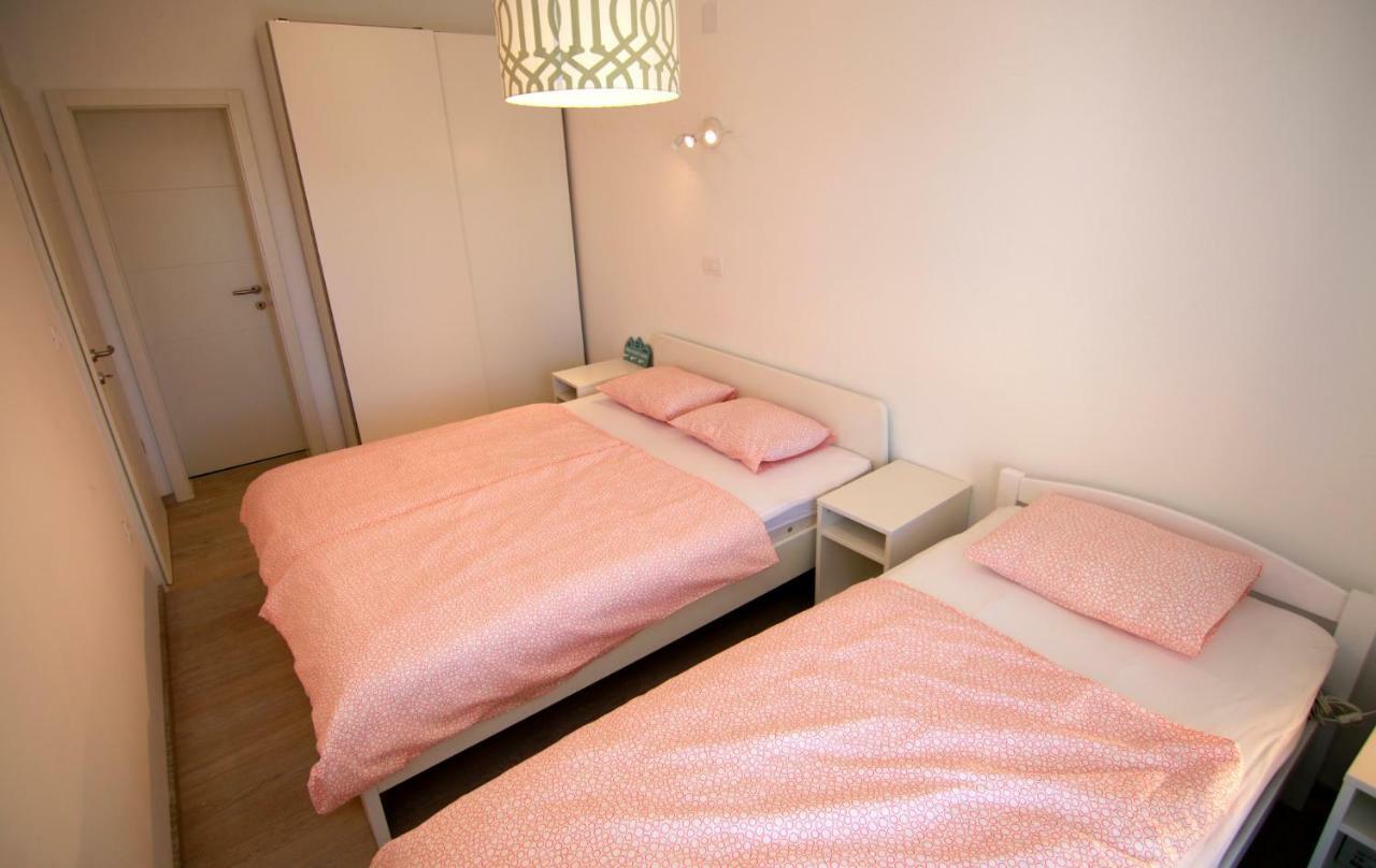 Apartments Luna Новаля Екстериор снимка