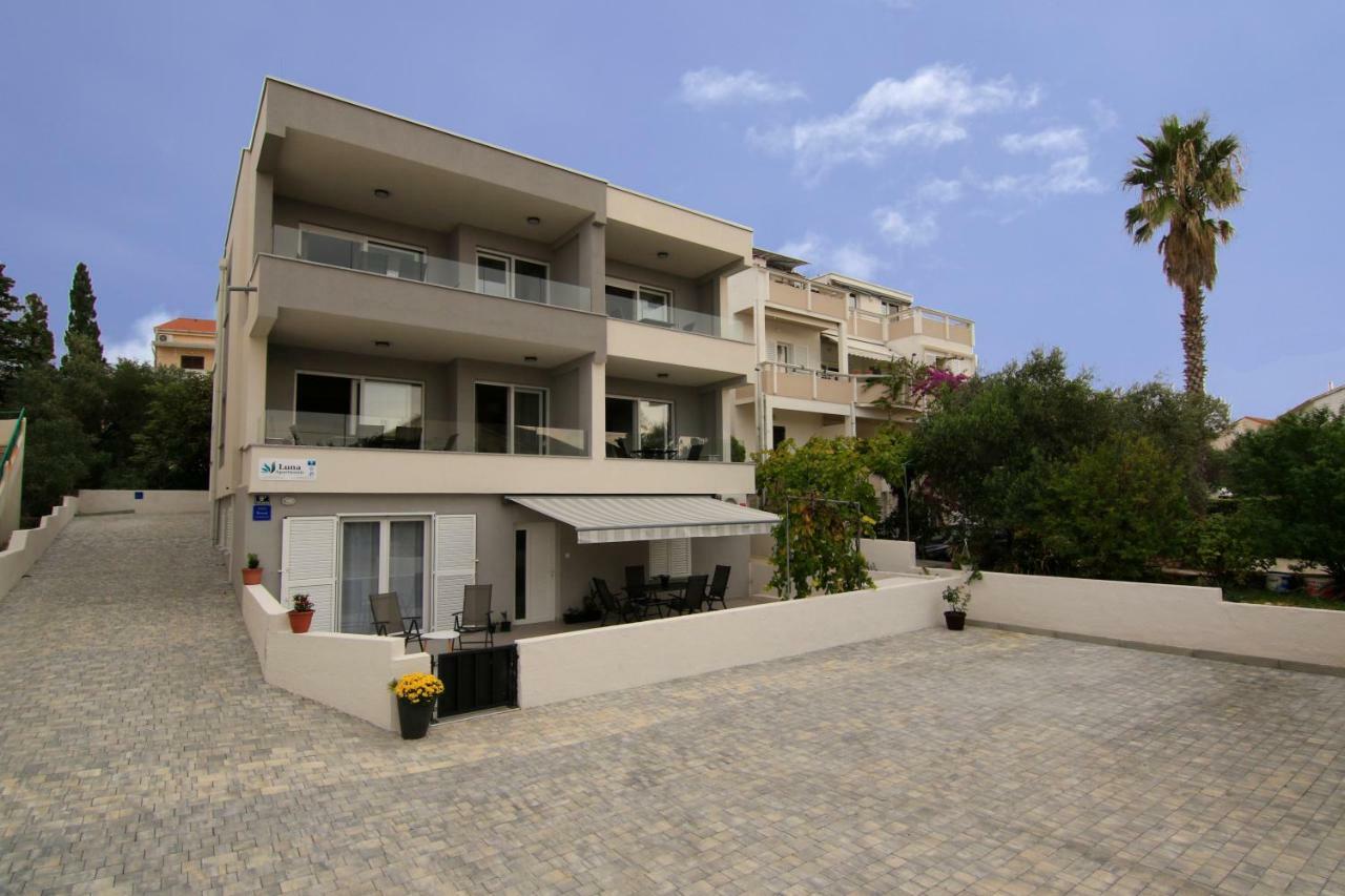 Apartments Luna Новаля Екстериор снимка